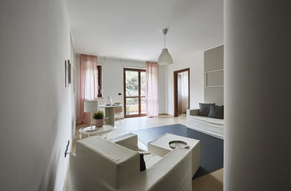 1-Casa-venduta-velocemente-zona-living-home-staging-dopo-Forme-Vende-Case