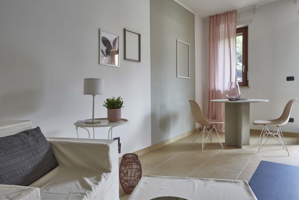 2-Casa-venduta-velocemente-zona-living-home-staging-dopo-Forme-Vende-Case