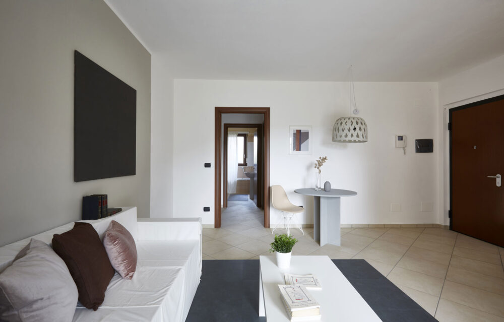 2-Casa-venduta-velocemente-zona-living-home-staging-dopo-Forme-Vende-Case